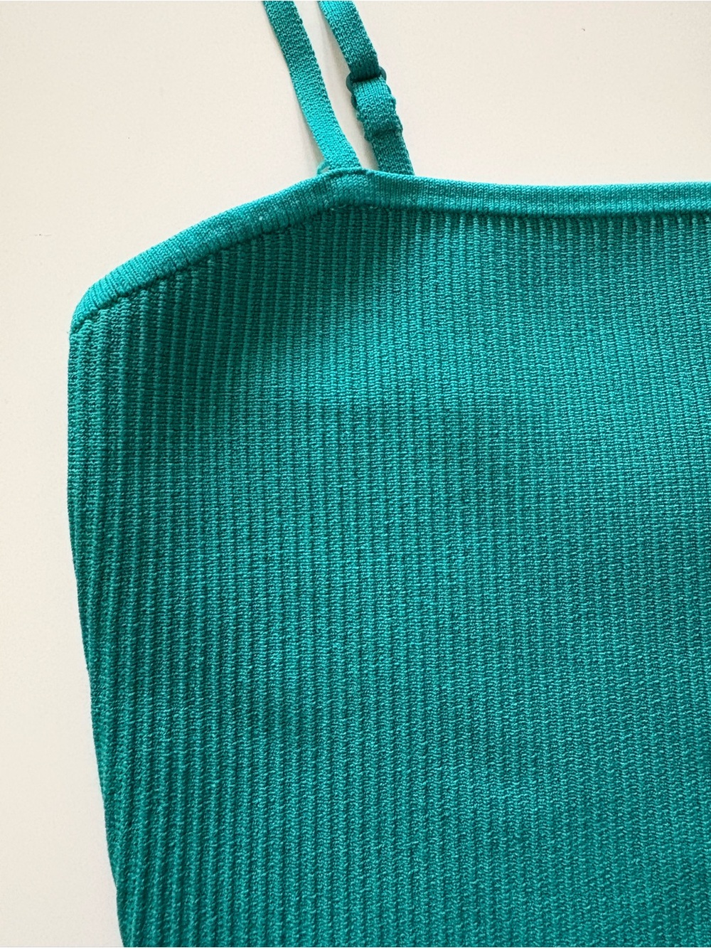 Aritzia Babaton Sculpt Knit cami cropped tank top with a square neckline - Picture 3 of 4